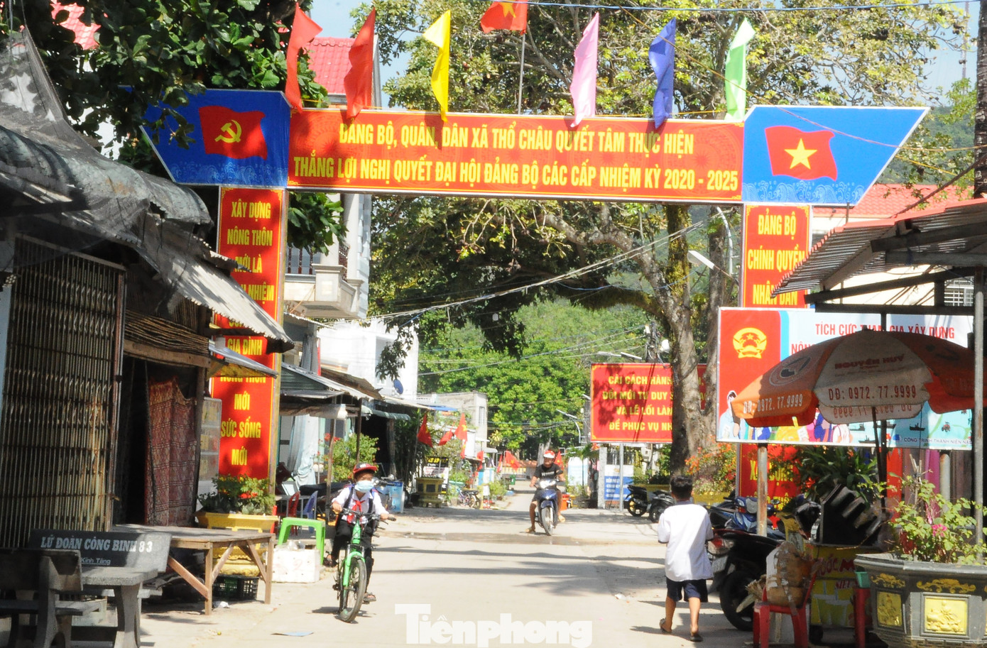 Xã Thổ Châu thuộc thành phố Phú Quốc, tỉnh Kiên Giang, có diện tích khoảng 14km2, gồm 8 đảo, trong đó đảo Thổ Chu là đảo lớn nhất.