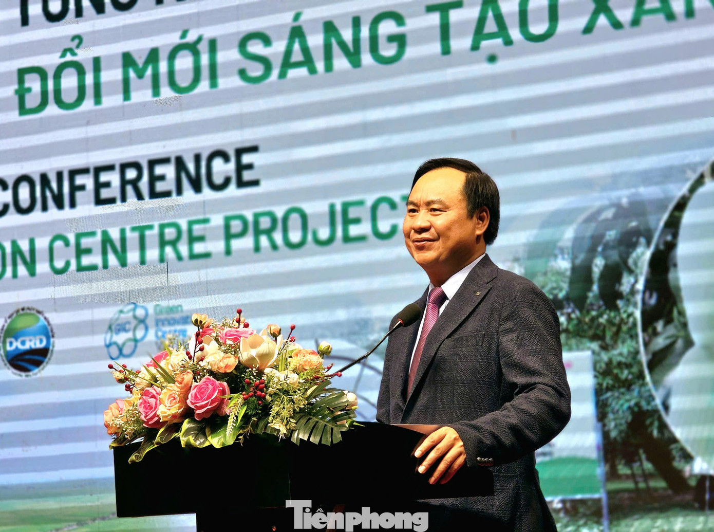 Thứ trưởng Bộ NN&MT Võ Văn Hưng. Thứ trưởng Bộ NN&MT Võ Văn Hưng.