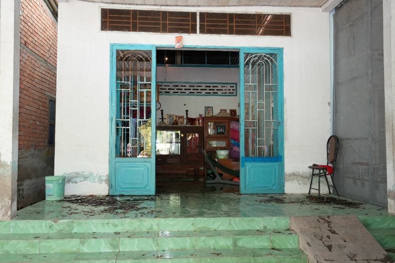 Căn nhà nơi đối tượng ngáo đá cố thủ, đập phá tài sản. Căn nhà nơi đối tượng ngáo đá cố thủ, đập phá tài sản.