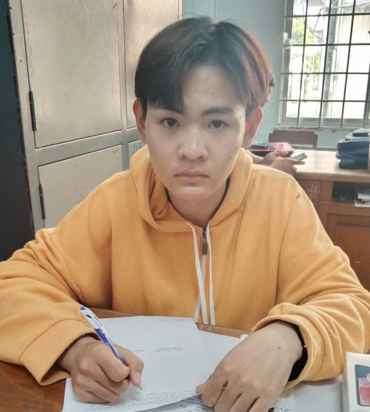 Đối tượng Lê Tân Định tại cơ quan công an.