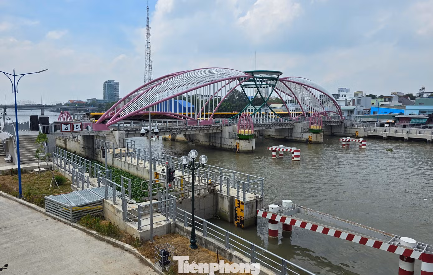 Âu thuyền Cái Khế thuộc Dự án 3 được xây dựng nhằm chống ngập cho vùng lõi trung tâm thành phố Cần Thơ. Ảnh: CK. Âu thuyền Cái Khế thuộc Dự án 3 được xây dựng nhằm chống ngập cho vùng lõi trung tâm thành phố Cần Thơ. Ảnh: CK.