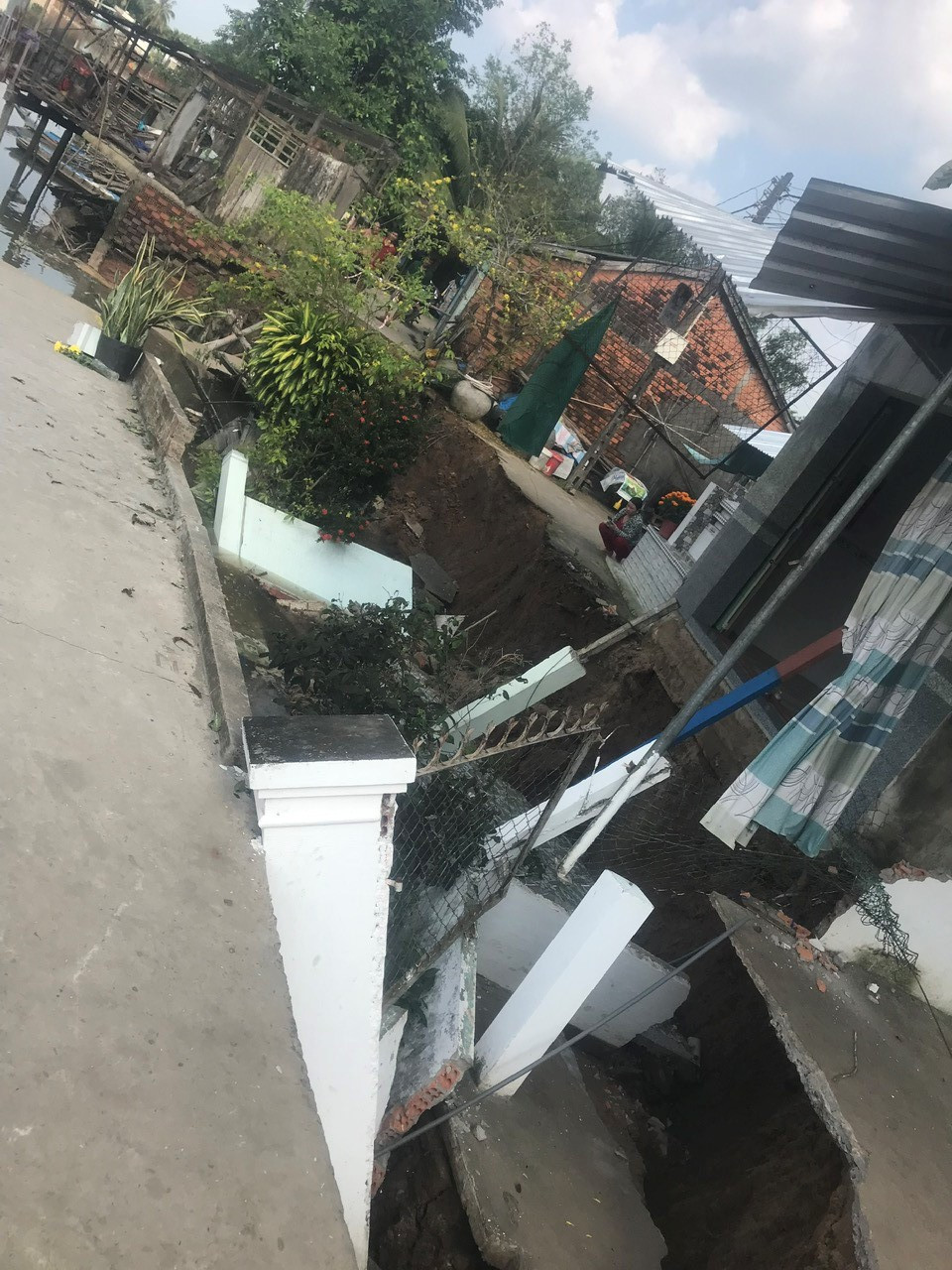 Các hộ dân bị ảnh hưởng phải di dời trong ngày 30 Tết.