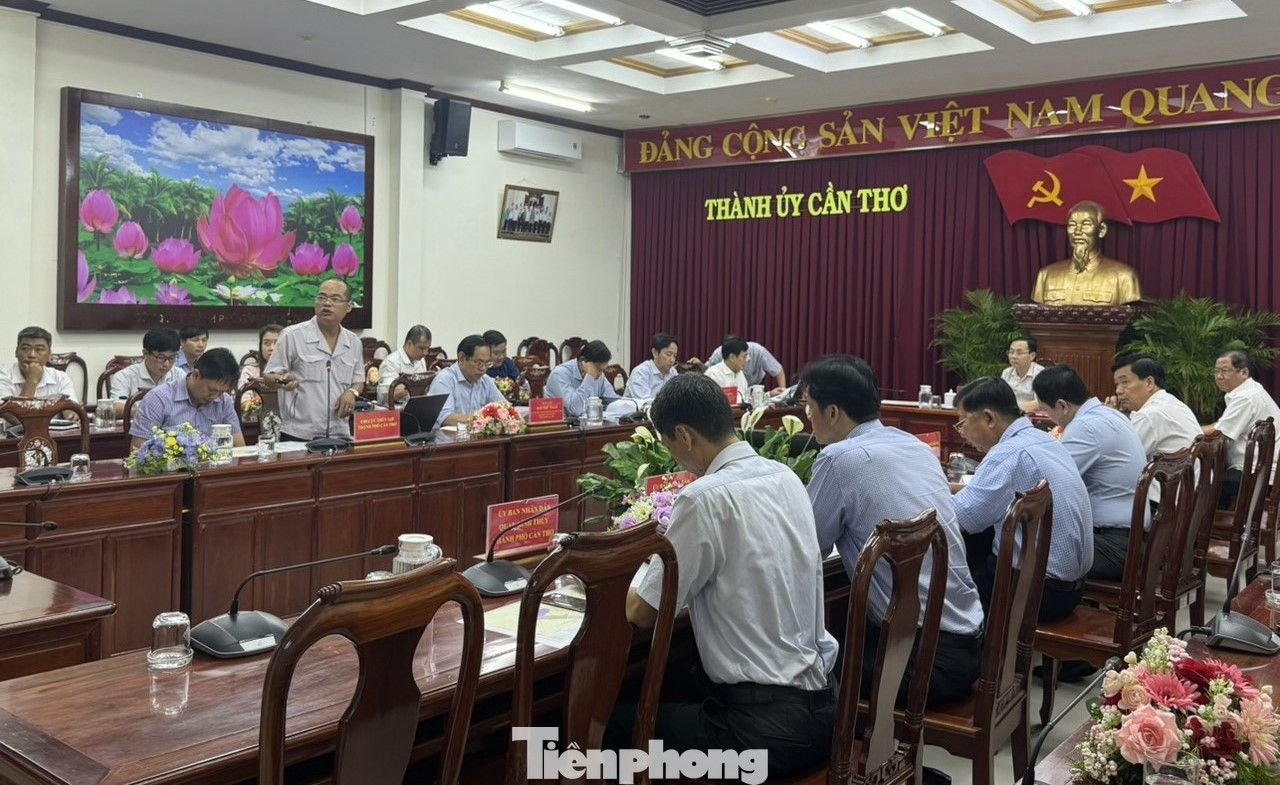 Quang cảnh cuộc họp.