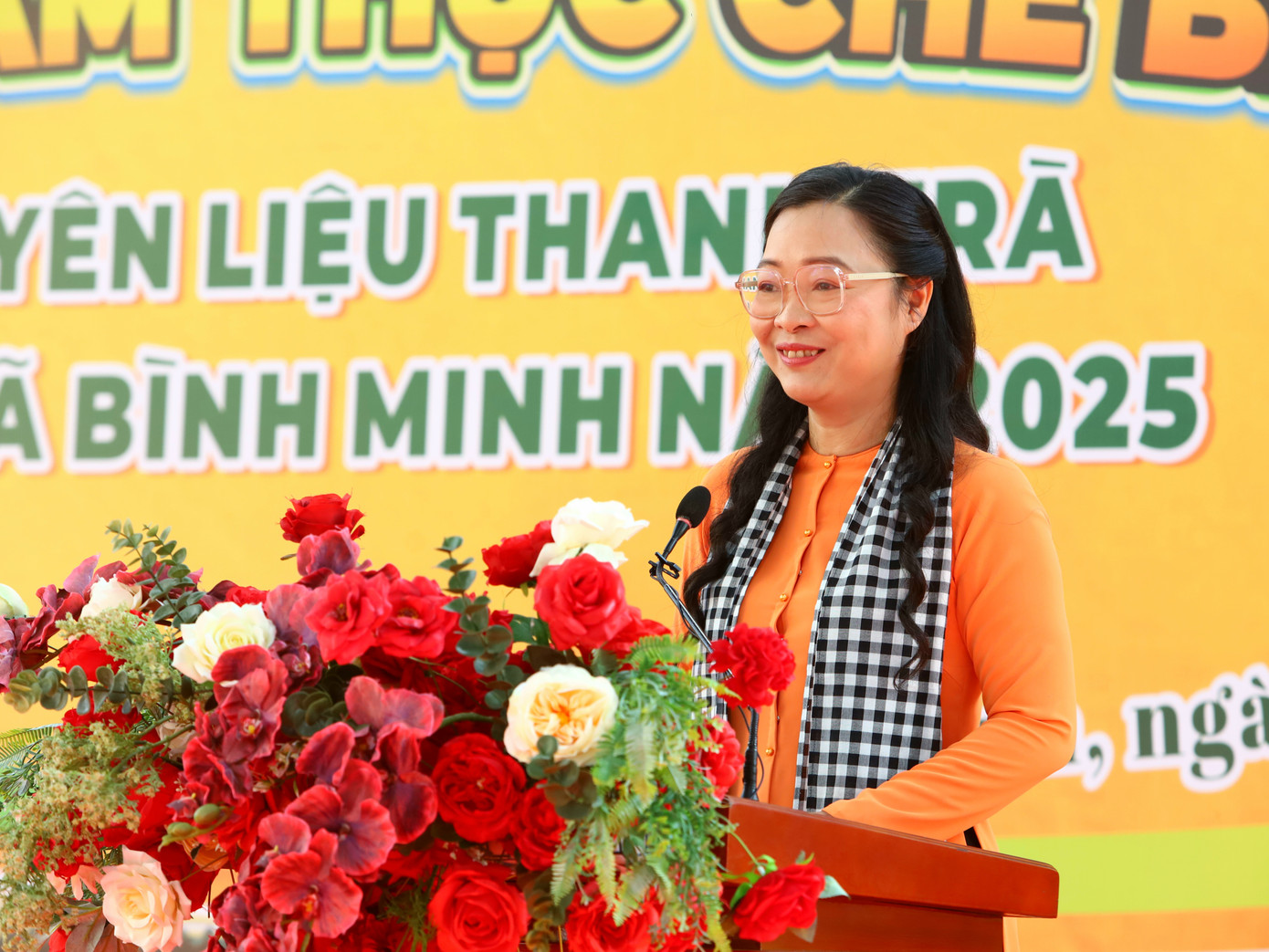 Phó Chủ tịch UBND tỉnh Vĩnh Long - Nguyễn Thị Quyên Thanh. Phó Chủ tịch UBND tỉnh Vĩnh Long - Nguyễn Thị Quyên Thanh.