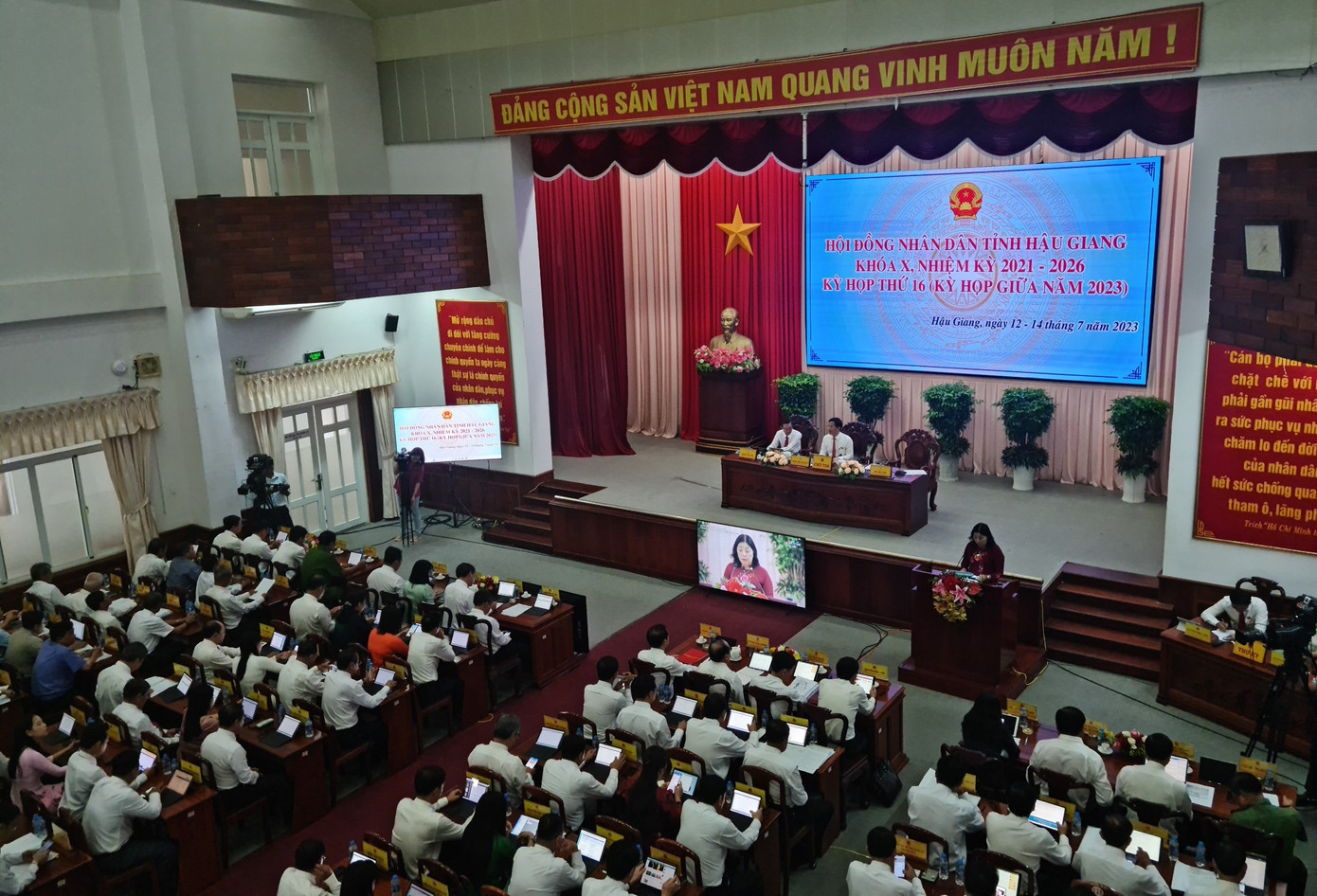 Quang cảnh Kỳ họp thứ 16 HĐND tỉnh Hậu Giang khóa X, nhiệm kỳ 2021-2026.