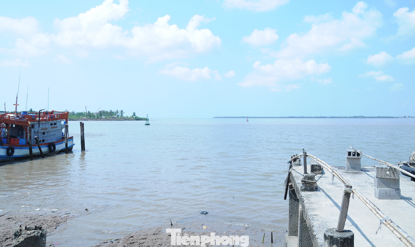 Khu vực cảng Định An, nơi luồng Quan Chánh Bố nhập vào luồng Định An. Ảnh: Cảnh Kỳ