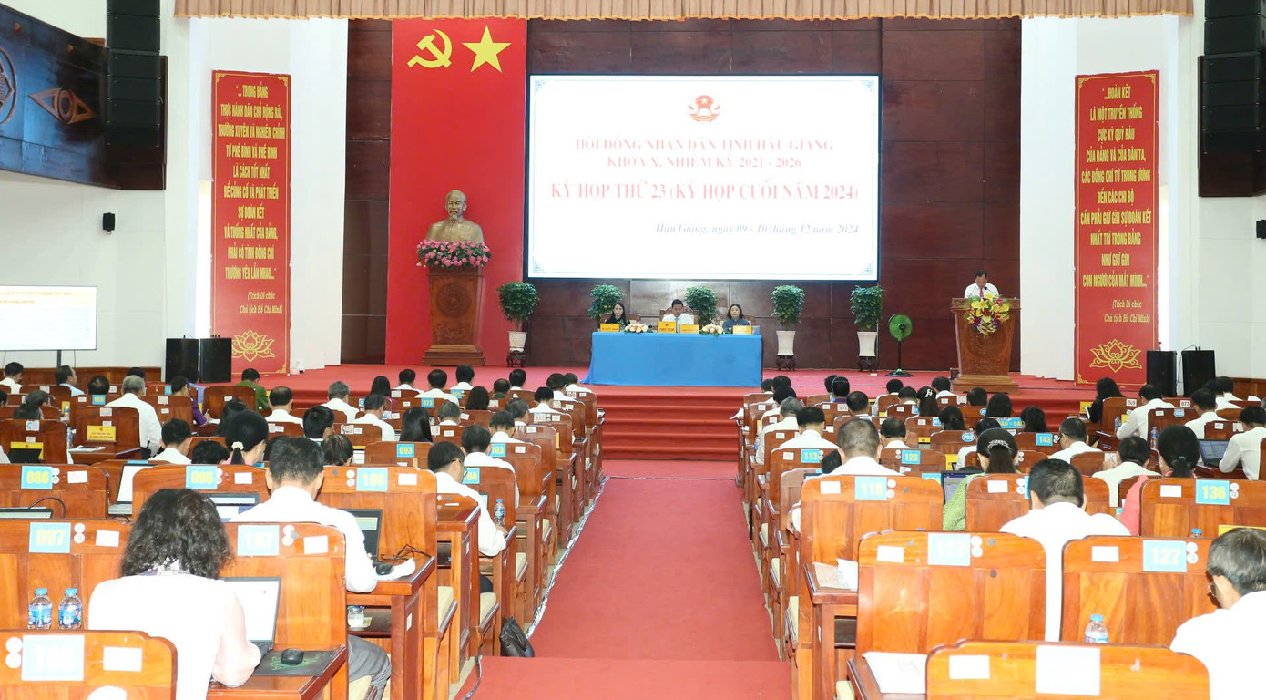 Kỳ họp cuối năm 2024 của HĐND tỉnh Hậu Giang thông qua 28 nghị quyết trên nhiều lĩnh vực.