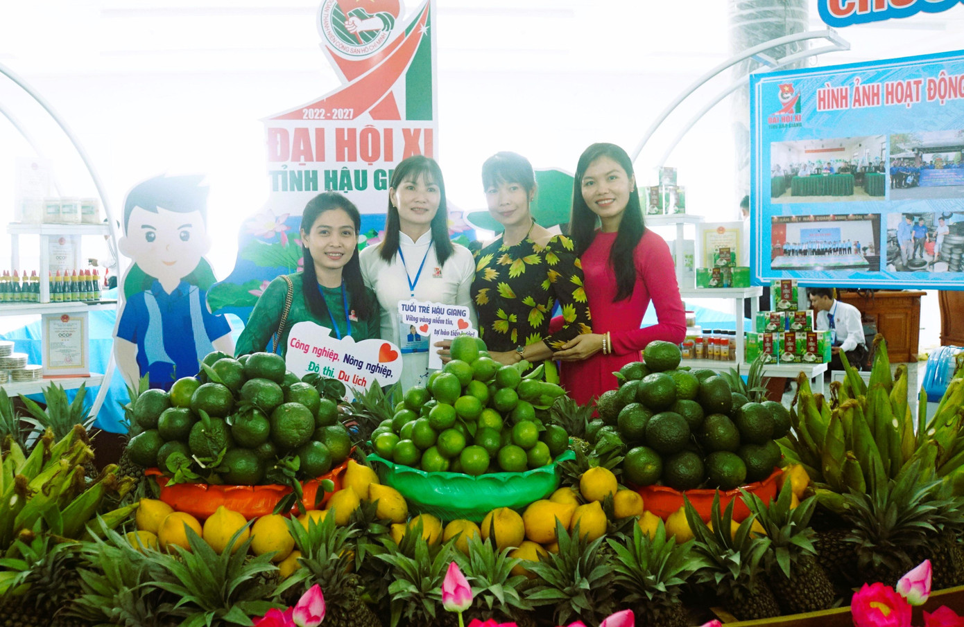 Hậu Giang có nhiều đặc sản như cam, bưởi, xoài, quýt, khóm, cá thác lác...