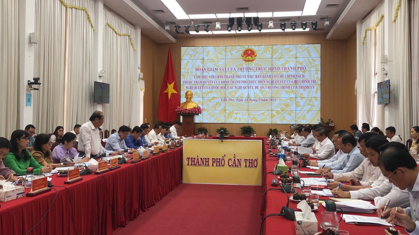 Quang cảnh buổi giám sát. Quang cảnh buổi giám sát.