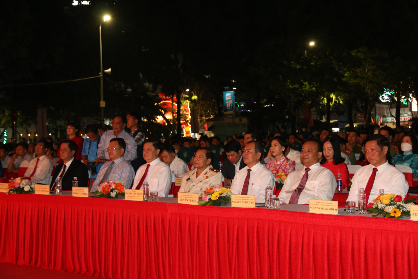 Không khí đón Tết Quý Mão trên cả nước ảnh 86