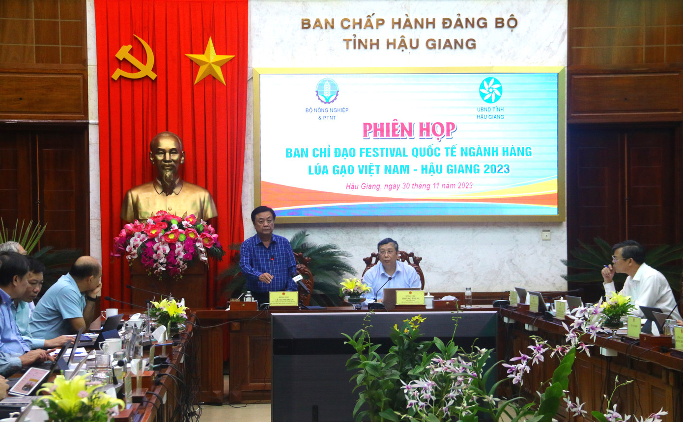 Quang cảnh cuộc họp. Quang cảnh cuộc họp.