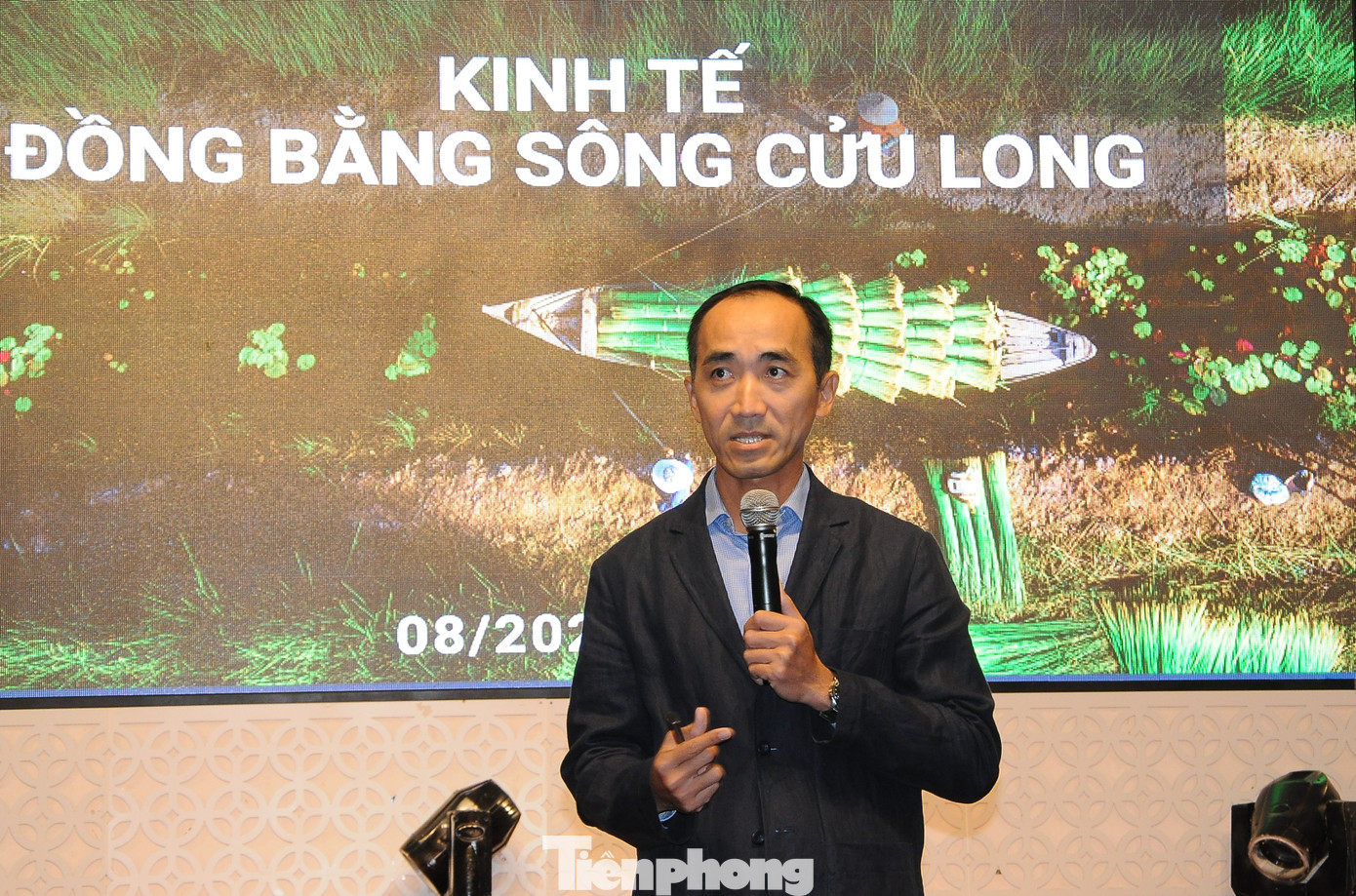 Ông Nguyễn Phương Lam - Giám đốc VCCI Cần Thơ phát biểu tại hội nghị. Ảnh: PV.