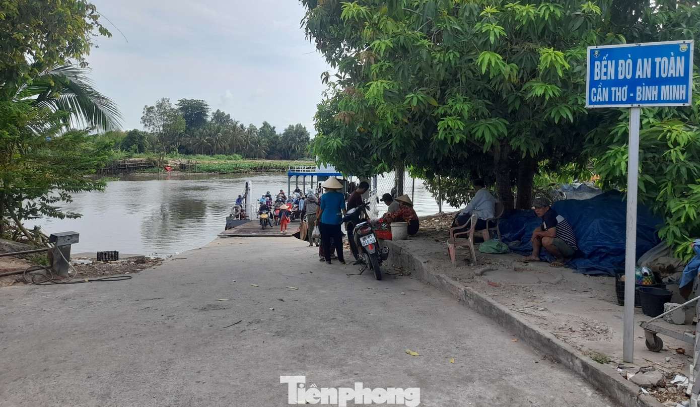 Phà cập bến phía Cần Thơ. Ảnh: CK. Phà cập bến phía Cần Thơ. Ảnh: CK.