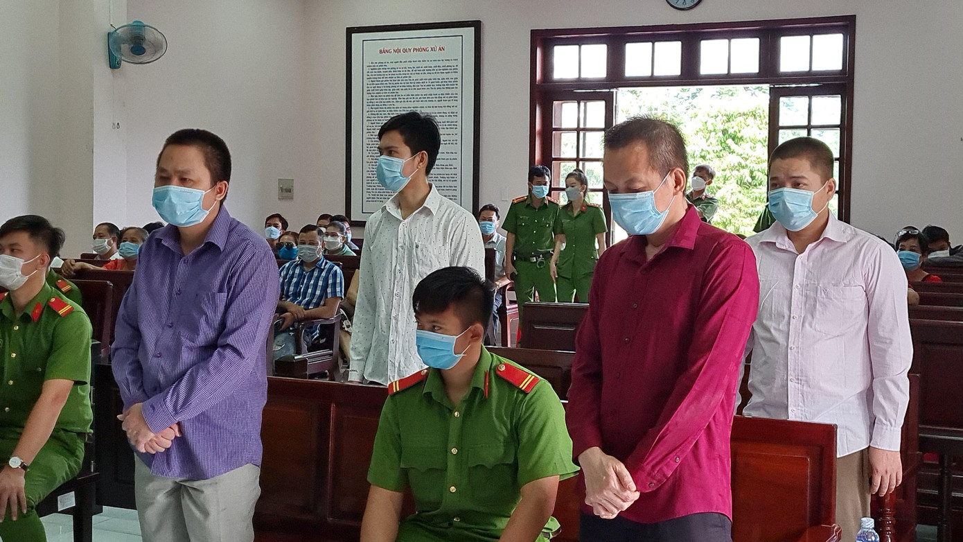 Các bị cáo tại tòa sáng 22/3.