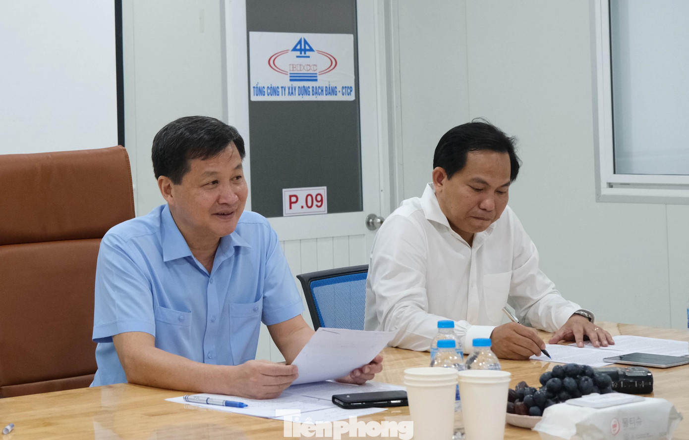 Phó Thủ tướng Lê Minh Khái làm việc với lãnh đạo TP Cần Thơ về dự án bệnh viện Ung bướu. Phó Thủ tướng Lê Minh Khái làm việc với lãnh đạo TP Cần Thơ về dự án bệnh viện Ung bướu.