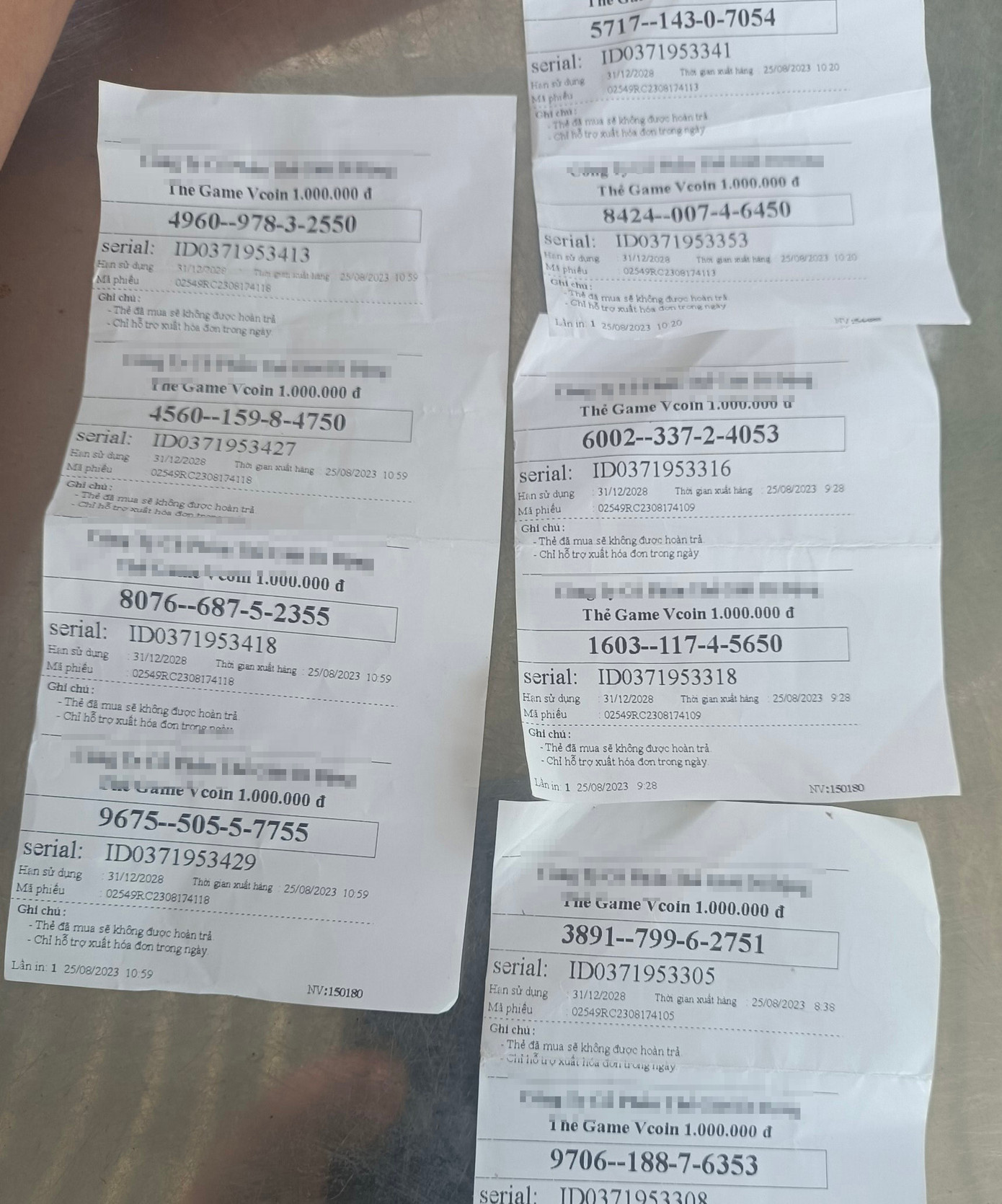 Các thẻ game mà bé trai mua theo yêu cầu đã bị nạp hết. Các thẻ game mà bé trai mua theo yêu cầu đã bị nạp hết.