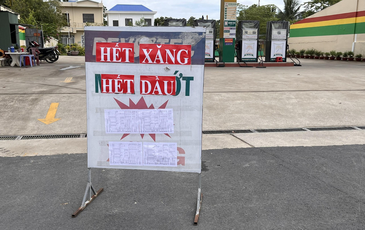 Tỉnh Hậu Giang hiện có tổng số 233 cửa hàng bán lẻ xăng dầu; 7 thương nhân đầu mối và 25 thương nhân phân phối xăng dầu đang hoạt động trên địa bàn. Tỉnh Hậu Giang hiện có tổng số 233 cửa hàng bán lẻ xăng dầu; 7 thương nhân đầu mối và 25 thương nhân phân phối xăng dầu đang hoạt động trên địa bàn.