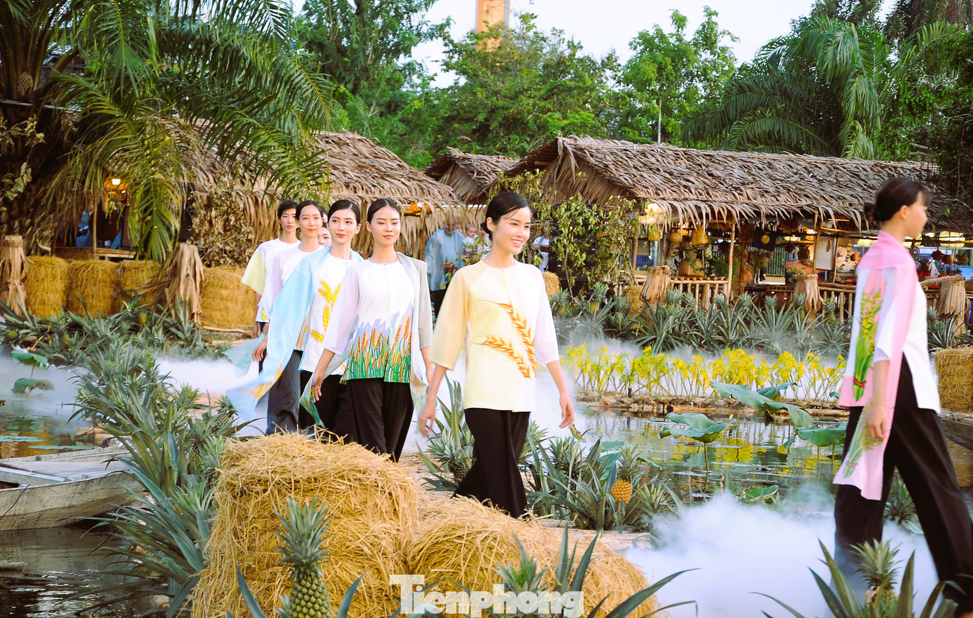 Ở giai đoạn nào, thời kỳ nào, chiếc áo bà ba luôn ghi dấu ấn đậm nét trong đời sống của con người vùng đất Nam bộ. Đây là sản phẩm văn hóa truyền thống đặc sắc, độc đáo và rất riêng, không nơi nào có được.