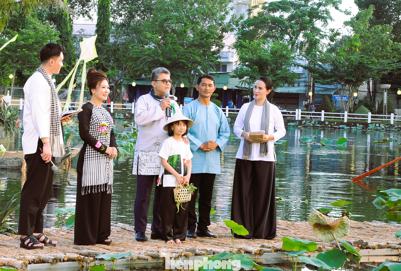 Đại sứ đặc mệnh toàn quyền Palestine tại Việt Nam Saadi Salama bày tỏ niềm vui và vinh dự khi tham gia sự kiện.