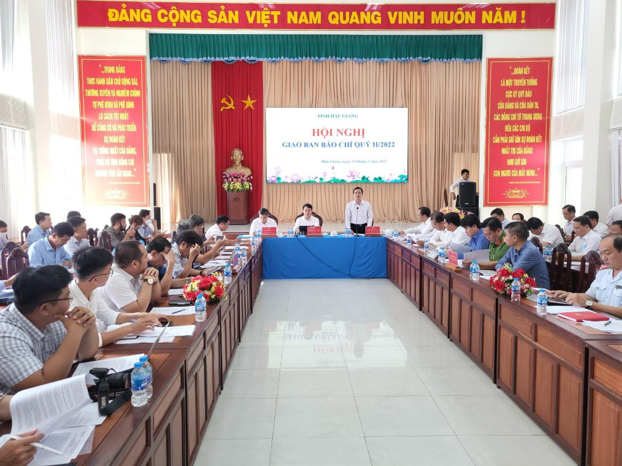 Quang cảnh hội nghị.