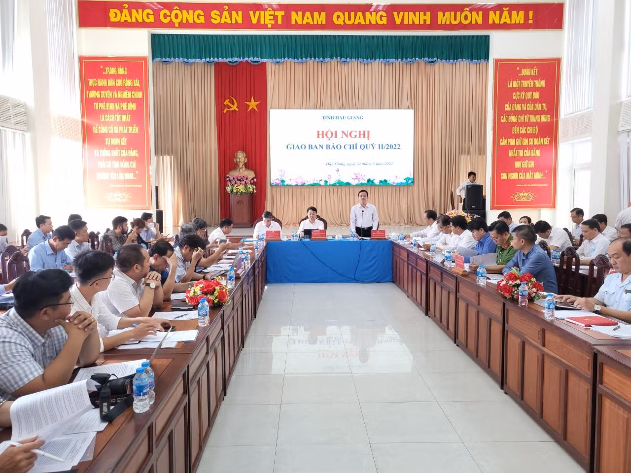 Quang cảnh hội nghị.