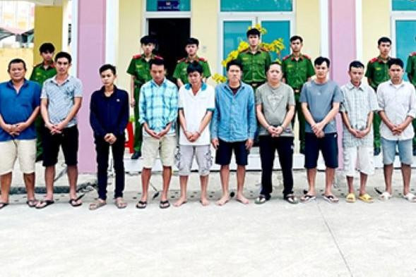 Các đối tượng tại cơ quan công an.