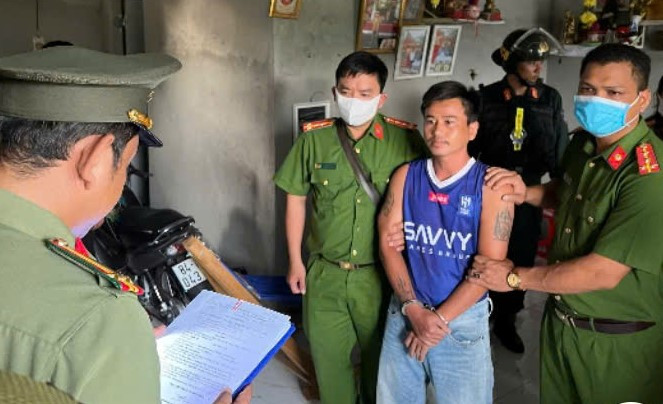 Công an thi hành các quyết định khởi tố, tạm giam với 4 bị can.