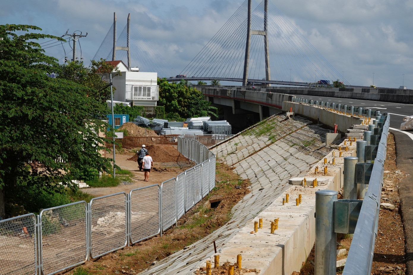 Điểm đầu dự án kết nối với cầu Mỹ Thuận 2 (đã hợp long, dự kiến thông xe cuối năm nay) và điểm cuối kết nối vào Quốc lộ 1A tại thị xã Bình Minh (tỉnh Vĩnh Long) đi cầu Cần Thơ.