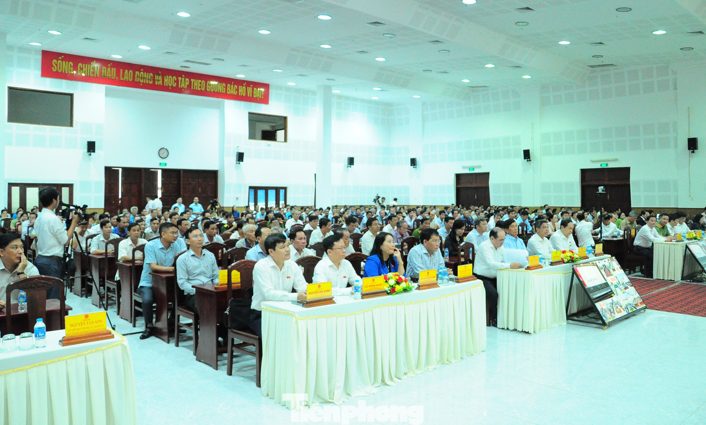 Quang cảnh hội nghị tiếp xúc cử tri. Ảnh: CK