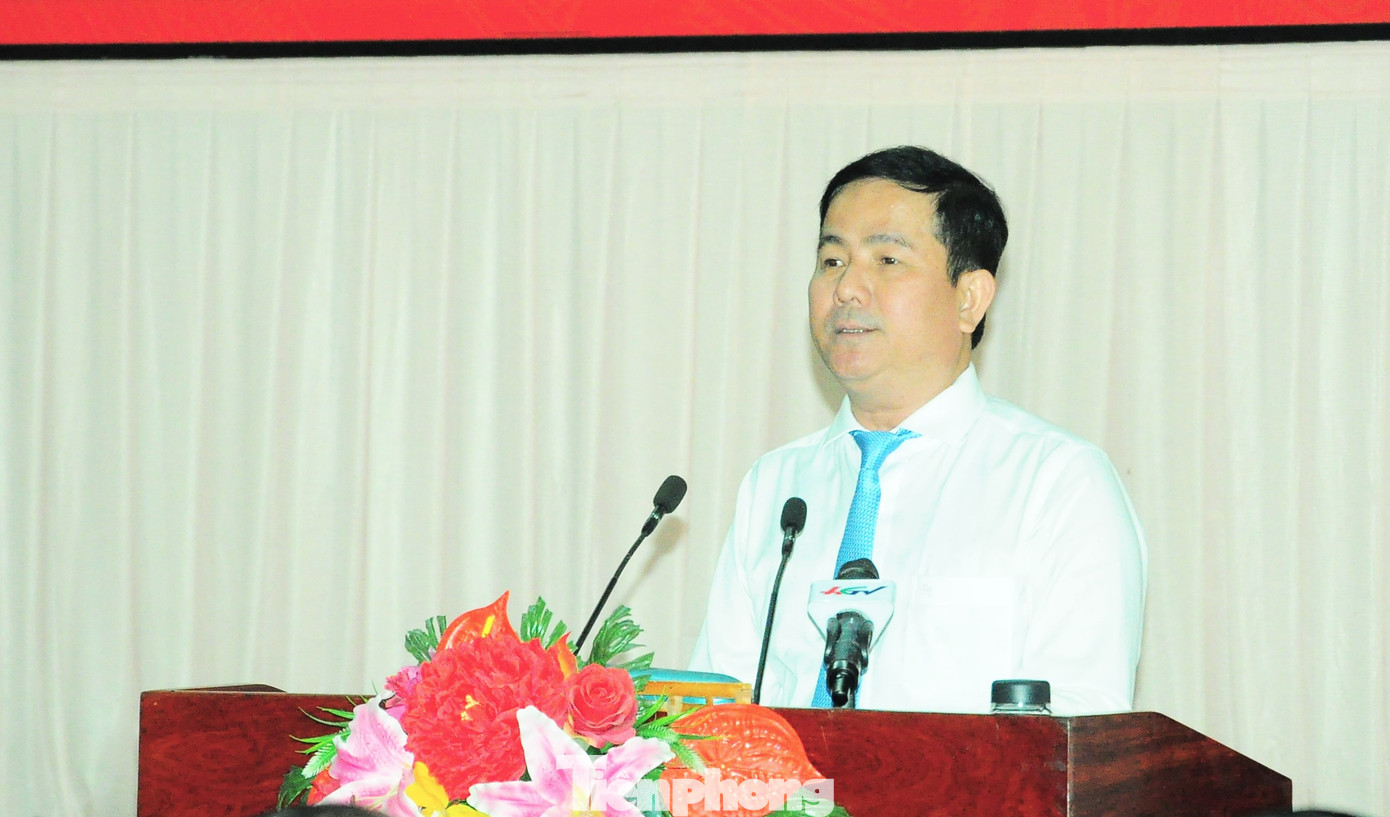 Phó Bí thư Thường trực Tỉnh ủy, Chủ tịch UBND tỉnh Hậu Giang - Trần Văn Huyến - phát biểu tại hội nghị. Ảnh: CK.