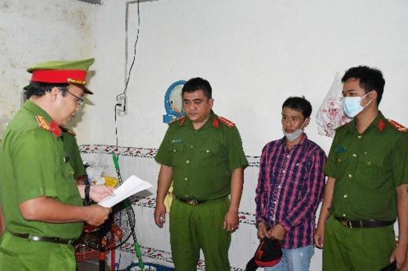 Công an thi hành lệnh giữ người đối với Nguyễn Trường Giang.