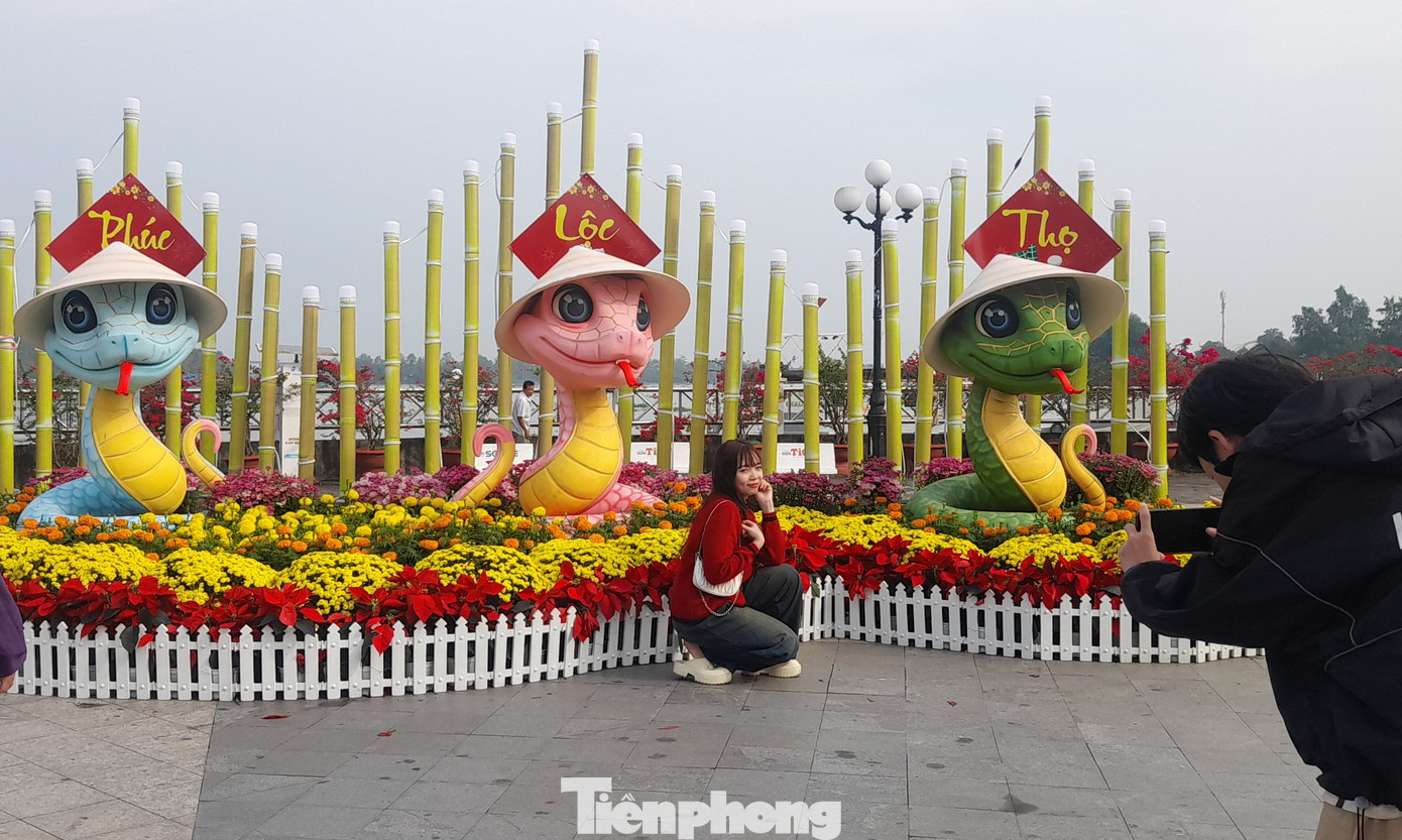 Thích thú tạo dáng chụp ảnh cùng các "bé Na".