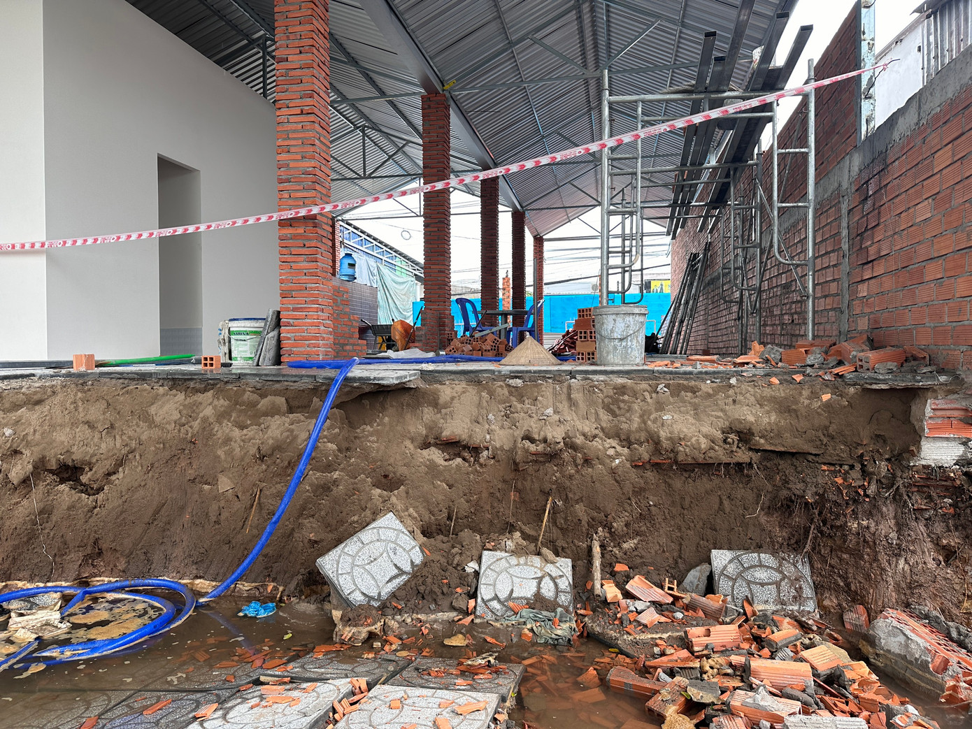 Hiện trường vụ sạt lở. Hiện trường vụ sạt lở.