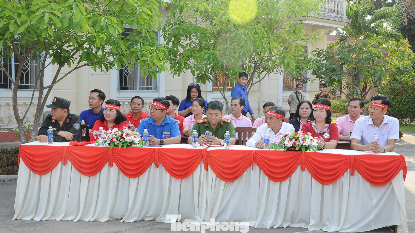 Đại biểu tham dự lễ khai mạc. Đại biểu tham dự lễ khai mạc.