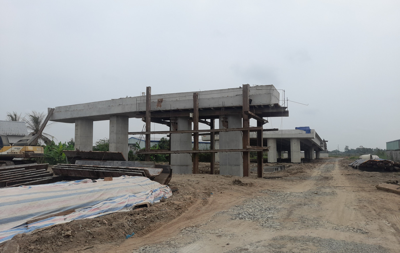 Cao tốc Châu Đốc - Cần Thơ - Sóc Trăng đoạn qua Hậu Giang (dự án thành phần 3) dài gần 37km, tổng mức đầu tư hơn 9.600 tỷ đồng.