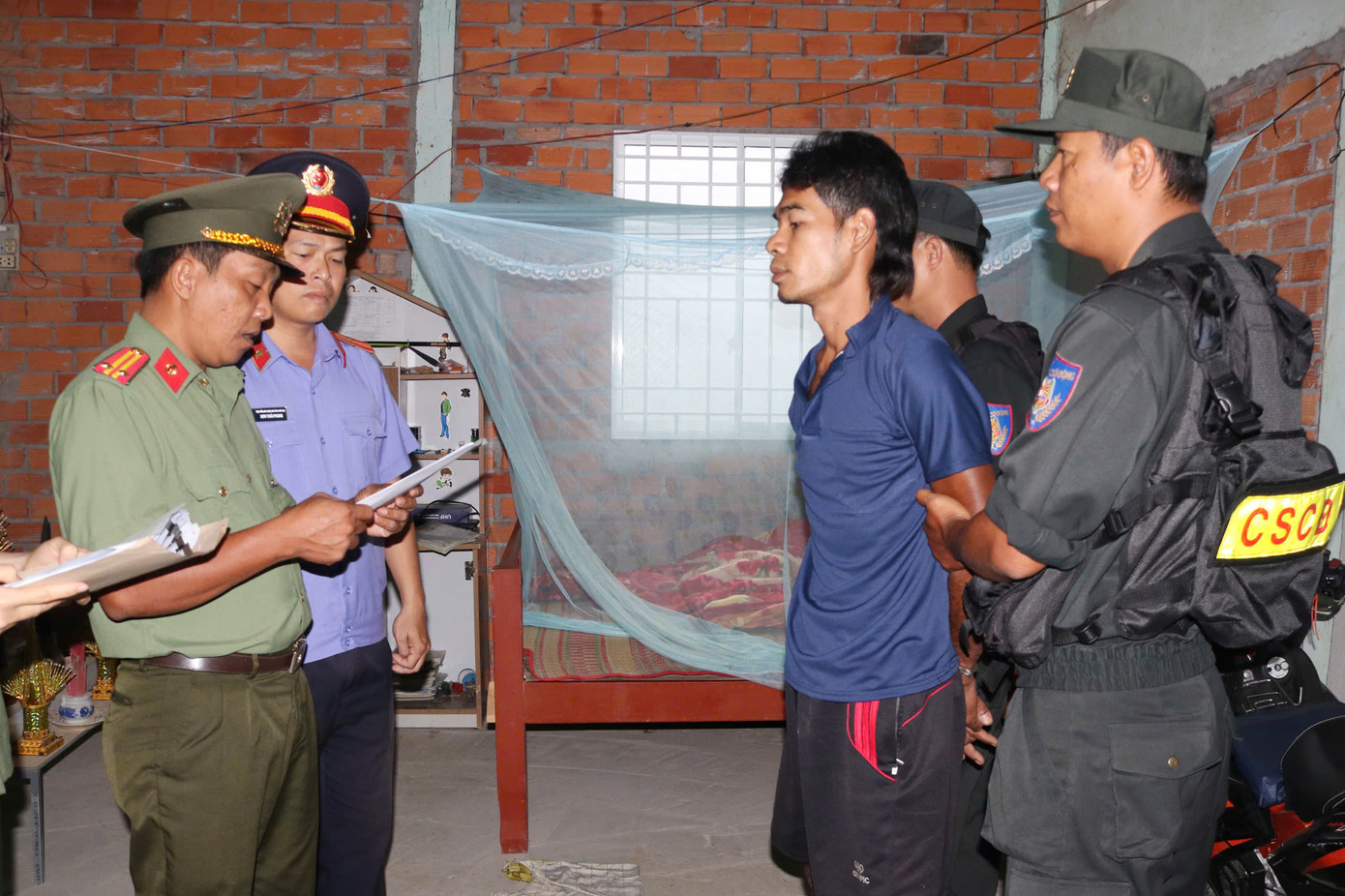 Công an thi hành các quyết định khởi tố, tạm giam với 4 bị can.