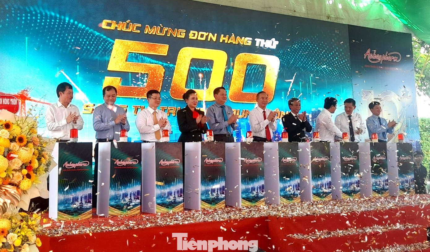 Nghi thức công bố đơn hàng thứ 500 sang thị trường Trung Đông. Nghi thức công bố đơn hàng thứ 500 sang thị trường Trung Đông.
