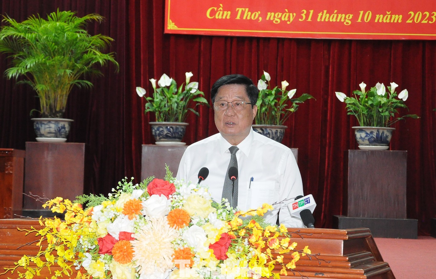 Phó Bí thư Thường trực Thành ủy, Chủ tịch HĐND thành phố Cần Thơ Phạm Văn Hiểu phát biểu tại lễ trao giải. Ảnh: CK Phó Bí thư Thường trực Thành ủy, Chủ tịch HĐND thành phố Cần Thơ Phạm Văn Hiểu phát biểu tại lễ trao giải. Ảnh: CK