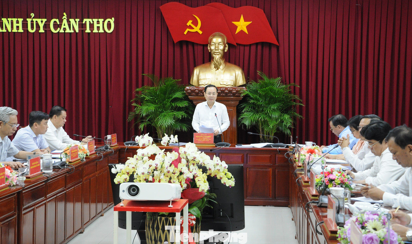 Bí thư Thành ủy Cần Thơ Nguyễn Văn Hiếu phát biểu tại cuộc họp. Ảnh: Cảnh Kỳ. Bí thư Thành ủy Cần Thơ Nguyễn Văn Hiếu phát biểu tại cuộc họp. Ảnh: Cảnh Kỳ.