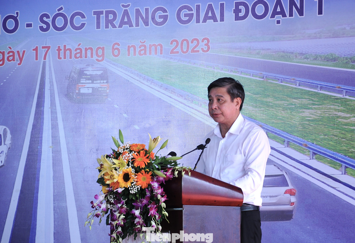 Chủ tịch UBND tỉnh Hậu Giang Đồng Văn Thanh phát biểu. Chủ tịch UBND tỉnh Hậu Giang Đồng Văn Thanh phát biểu.