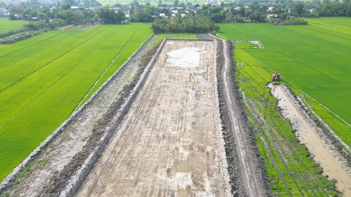 Cũng theo lãnh đạo UBND tỉnh Sóc Trăng, đối với nguồn cát biển, Bộ TN&amp;MT cũng đã xây dựng và triển khai Dự án đánh giá tài nguyên khoáng sản phục vụ khai thác cát biển, với trữ lượng khoảng 145 triệu m3, đây là phương án khả thi có thể hỗ trợ nguồn cát cho TP. Cần Thơ.