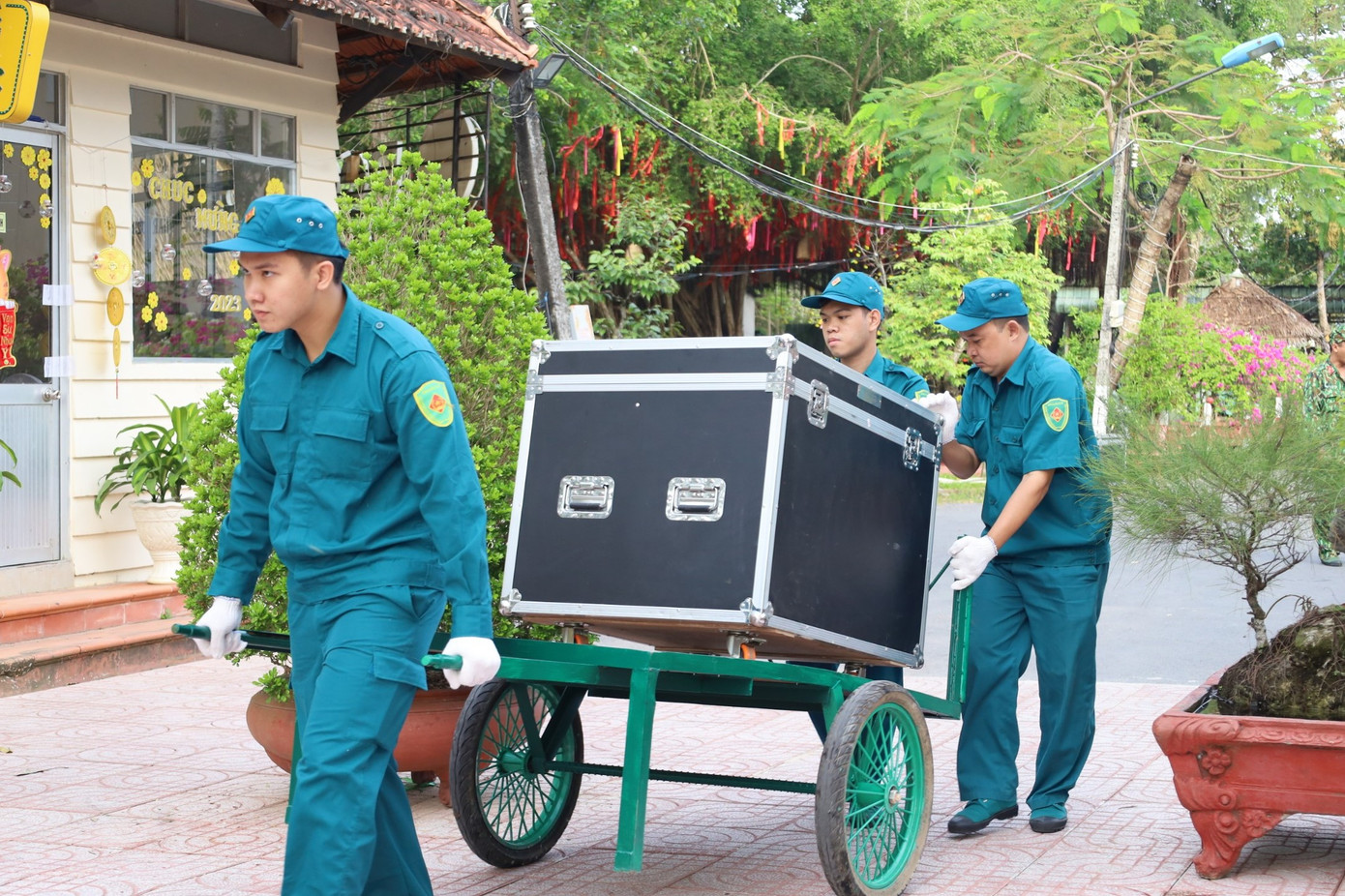 Công tác chuẩn bị diễn ra khẩn trương, nghiêm túc.