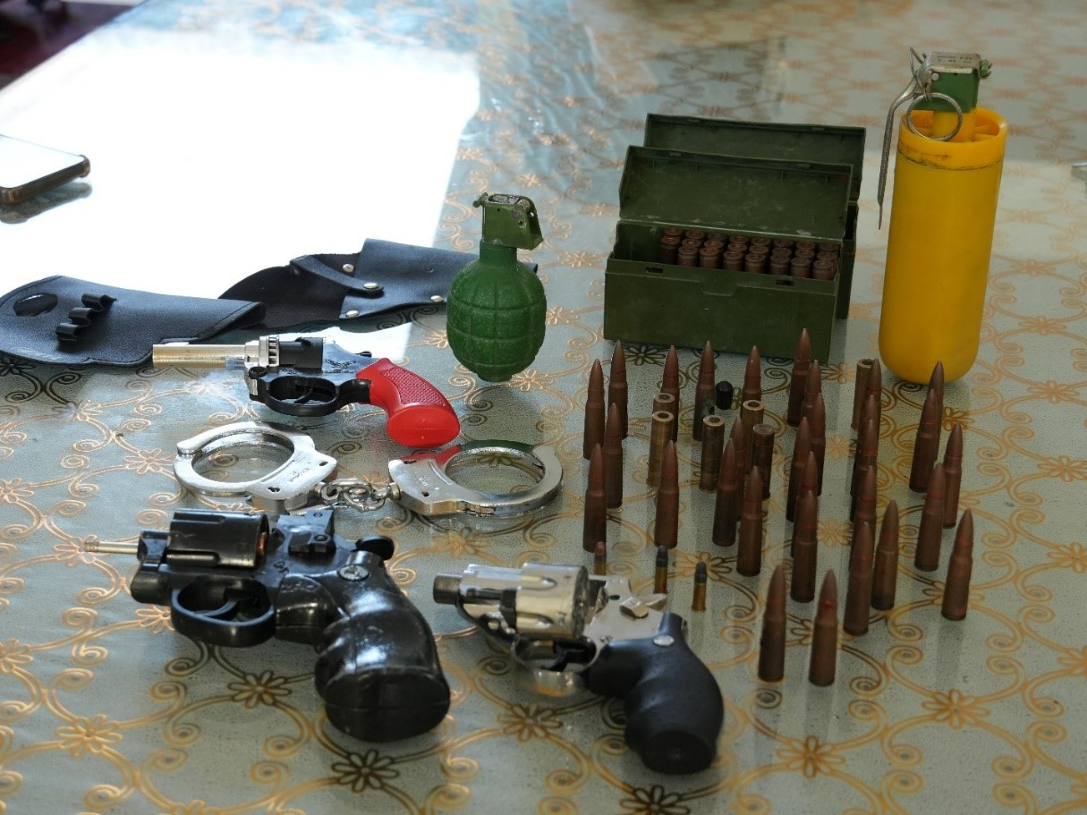 Tang vật thu giữ khi khám xét nơi ở và phương tiện của đối tượng Hoài. Ảnh: T.P