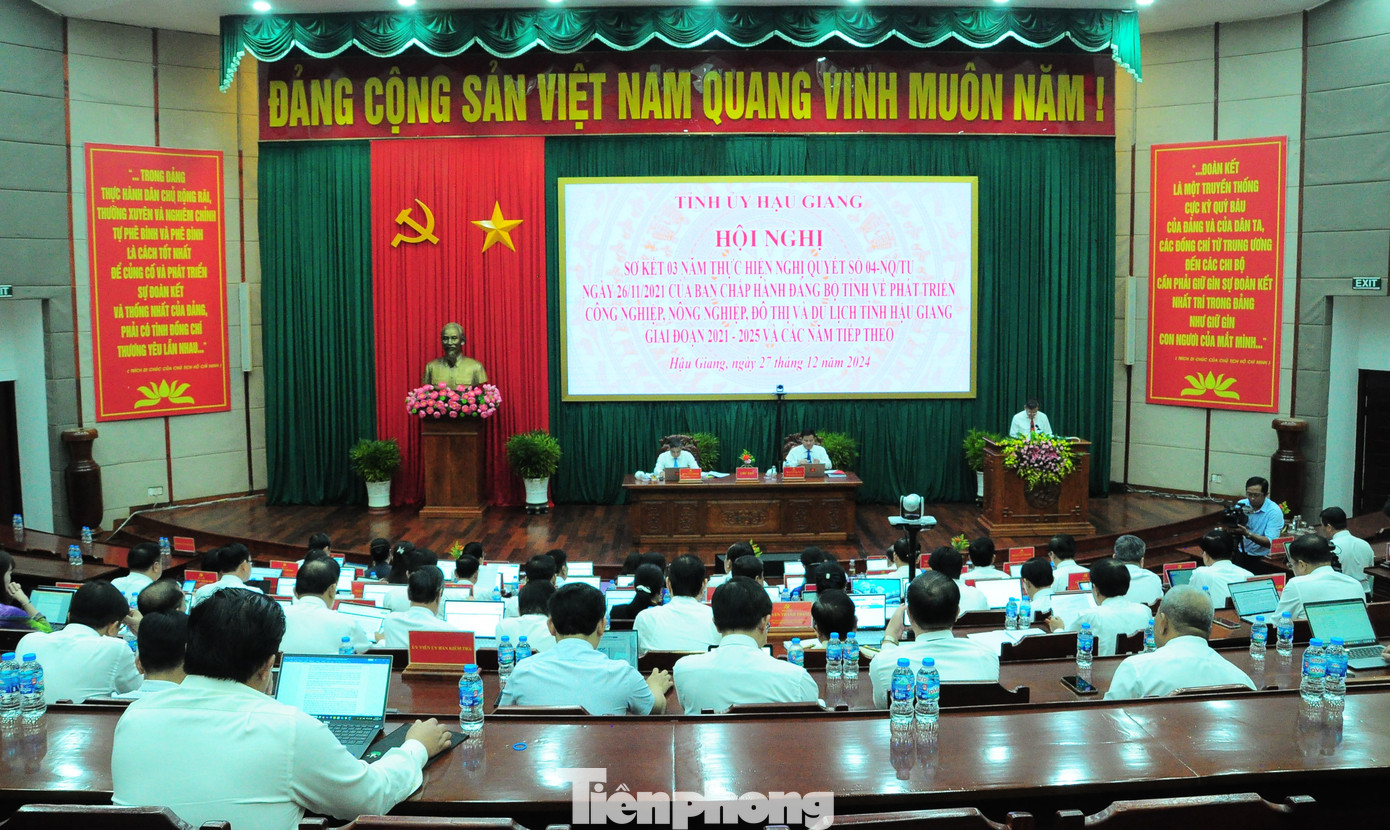 Quang cảnh hội nghị tổng kết năm 2024, sơ kết các văn bản của Trung ương, Tỉnh ủy Hậu Giang. Ảnh: CK Quang cảnh hội nghị tổng kết năm 2024, sơ kết các văn bản của Trung ương, Tỉnh ủy Hậu Giang. Ảnh: CK