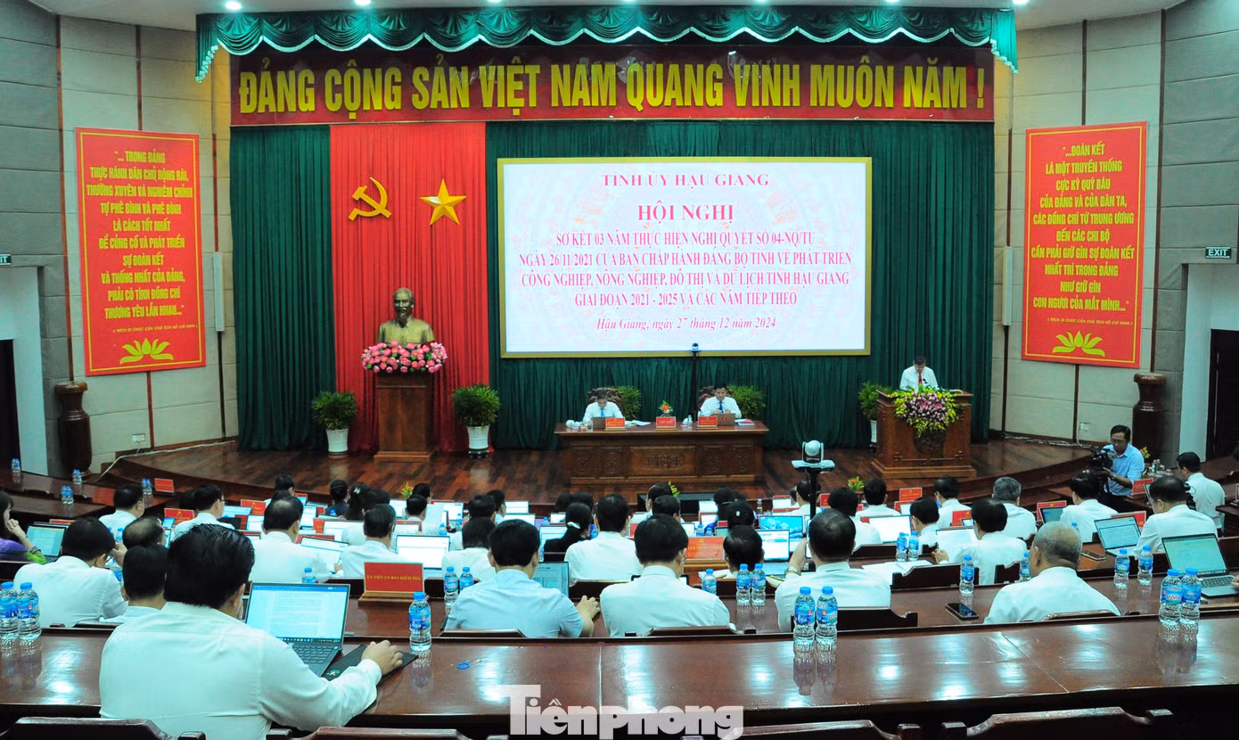 Quang cảnh hội nghị tổng kết năm 2024, sơ kết các văn bản của Trung ương, Tỉnh ủy Hậu Giang. Ảnh: CK Quang cảnh hội nghị tổng kết năm 2024, sơ kết các văn bản của Trung ương, Tỉnh ủy Hậu Giang. Ảnh: CK