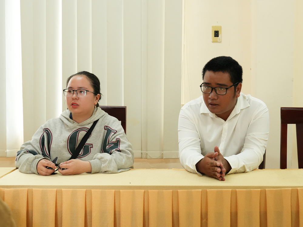 Trần Thị Huỳnh Như và Danh Lợi tại cơ quan công an. Trần Thị Huỳnh Như và Danh Lợi tại cơ quan công an.