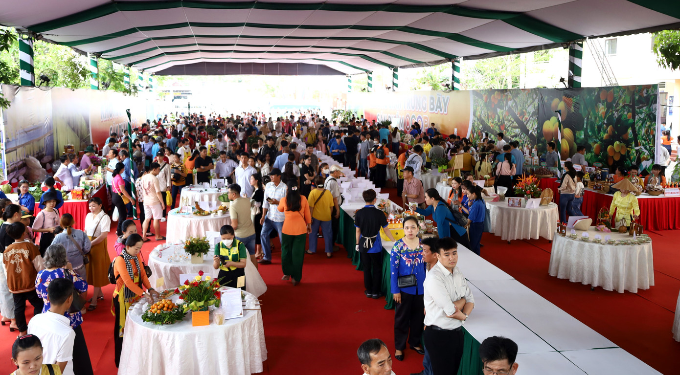 Hội thi ẩm thực sử dụng nguyên liệu từ trái thanh trà Bình Minh. Hội thi ẩm thực sử dụng nguyên liệu từ trái thanh trà Bình Minh.