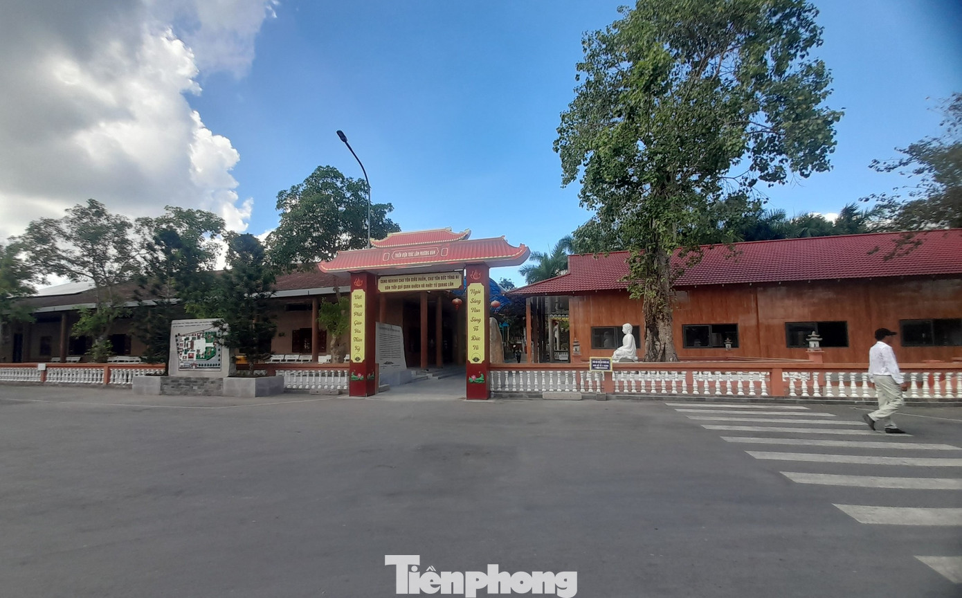 Thiền viện Trúc Lâm phương Nam thường đón đông đảo người dân và du khách dịp Tết Nguyên đán. Thiền viện Trúc Lâm phương Nam thường đón đông đảo người dân và du khách dịp Tết Nguyên đán.