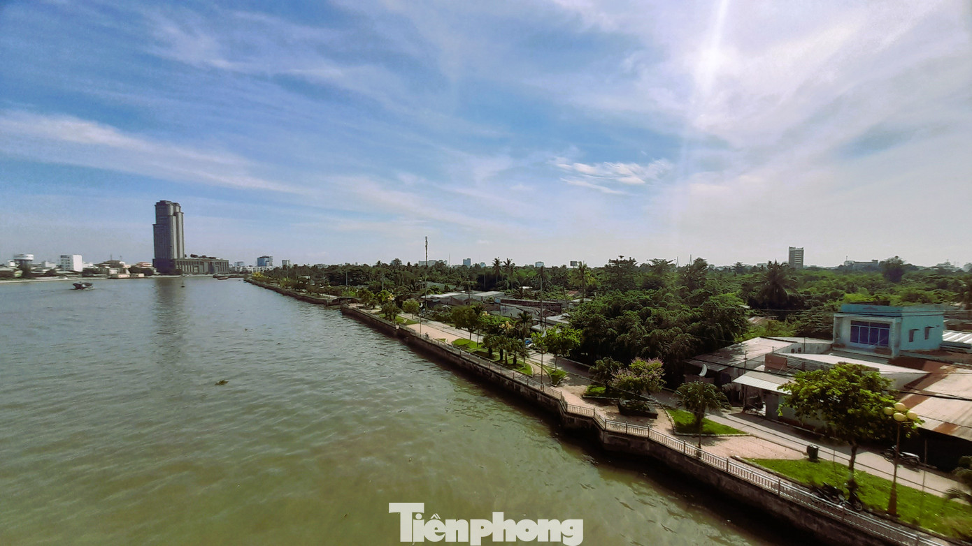 Vị trí quy hoạch Khu hành chính TP. Cần Thơ có hai mặt giáp sông Cần Thơ (đoạn giữa cầu Quang Trung và cầu Hưng Lợi). Ảnh: CK. Vị trí quy hoạch Khu hành chính TP. Cần Thơ có hai mặt giáp sông Cần Thơ (đoạn giữa cầu Quang Trung và cầu Hưng Lợi). Ảnh: CK.