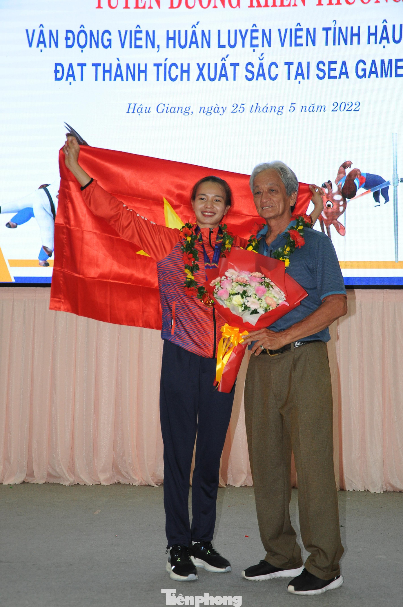 VĐV Phạm Thị Diểm cùng HLV Cao Thanh Vân. VĐV Phạm Thị Diểm cùng HLV Cao Thanh Vân.